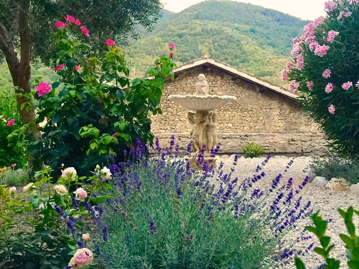 Palazzo Sant'Angelo Bed & Breakfast Spoleto Exterior photo